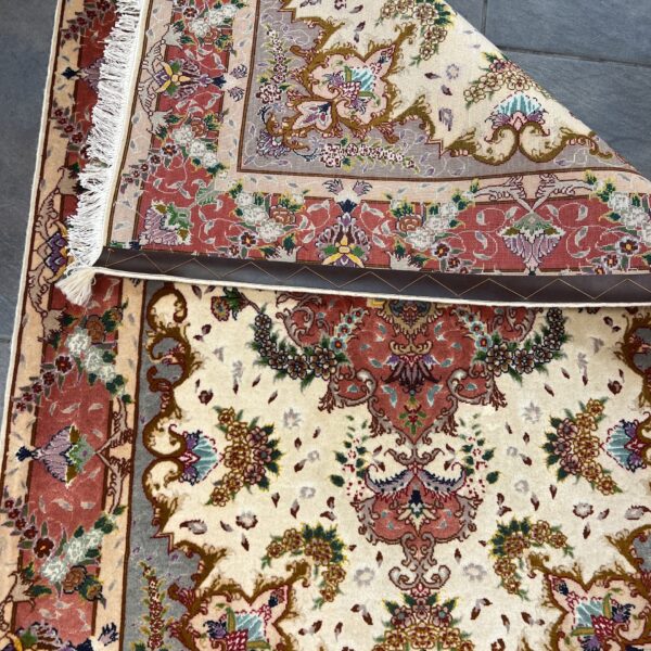 AA680334 4428 4FB4 B83D FC8B0B92DDBB scaled 600x600